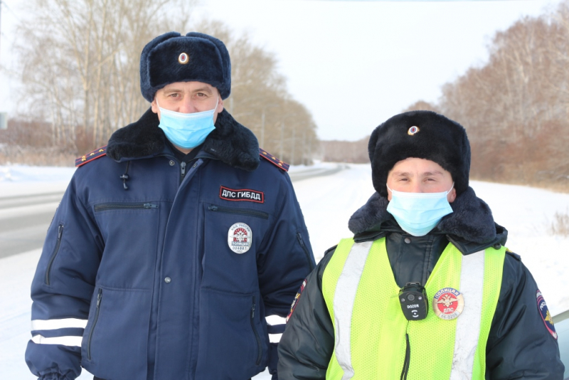 1 st. gosinspetor Kopyrin Maksim i inspektor DPS Vasilev Vyacheslav 800x600