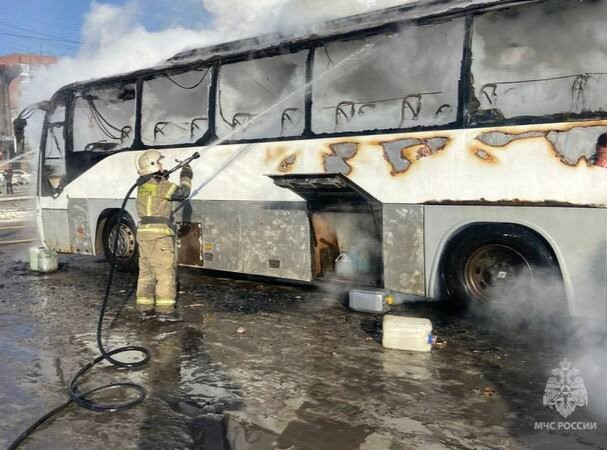 Автобус маршрута №530 до Каменска-Уральского сгорел на автовокзале в Екатеринбурге