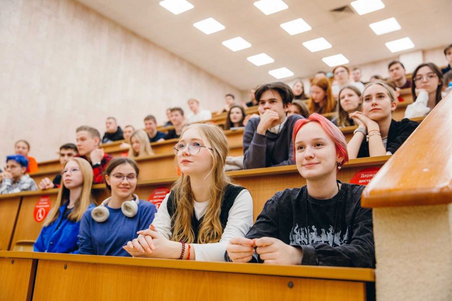 Школьники Свердловской области могут бесплатно подготовиться к ЕГЭ и ОГЭ на курсах МФТИ