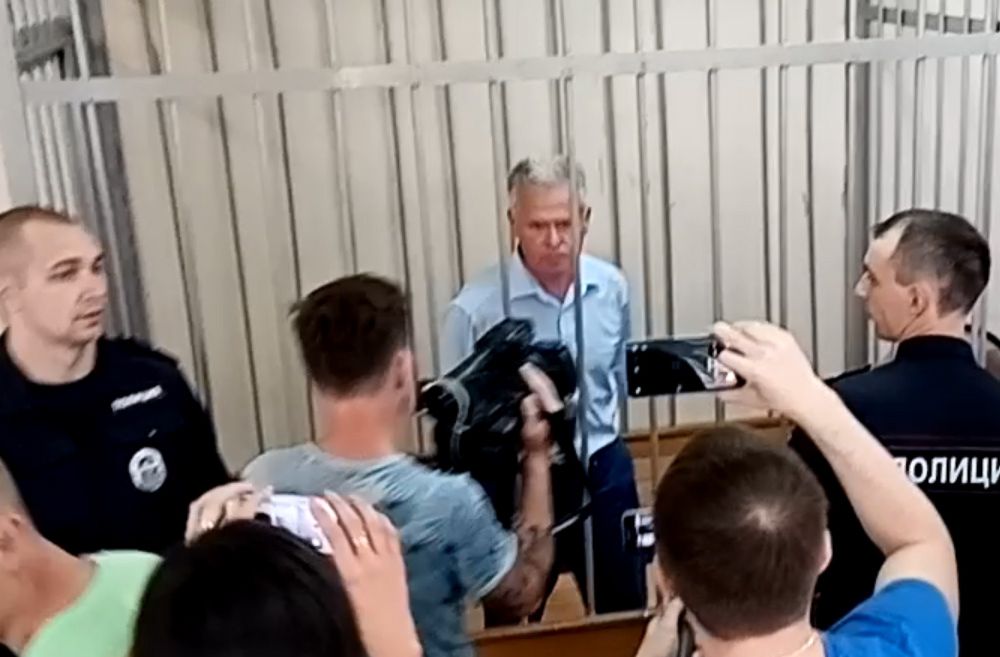 Объявление приговора экс-мэру Каменска-Уральского Михаилу Астахову. Полная видеоверсия решения суда