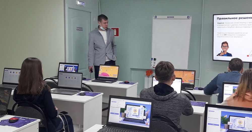 Детское увлечение гаджетами — это плохо? В школе программирования «Алгоритмика» точно знают на это ответ