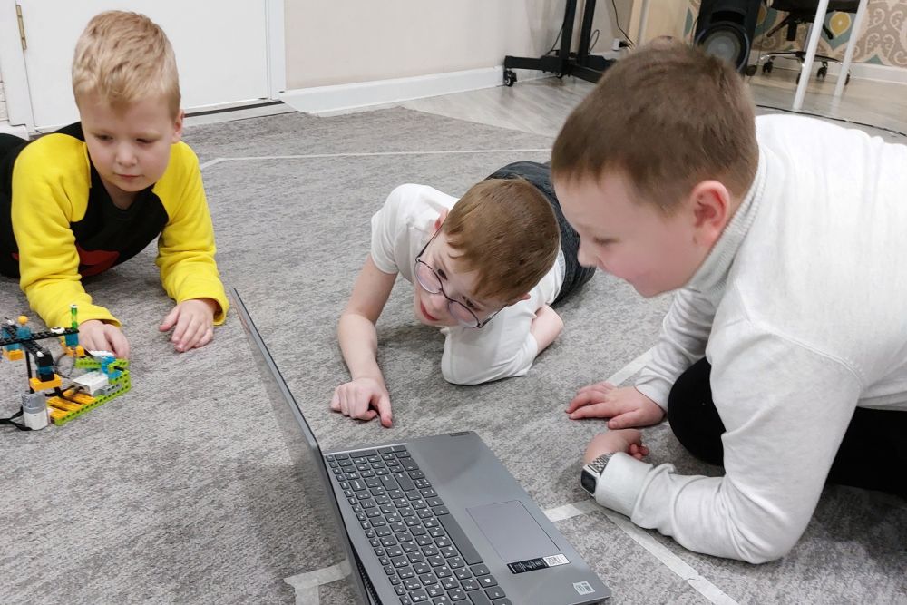 Зачем изучать робототехнику школьникам? «Лига роботов» знает ответ!
