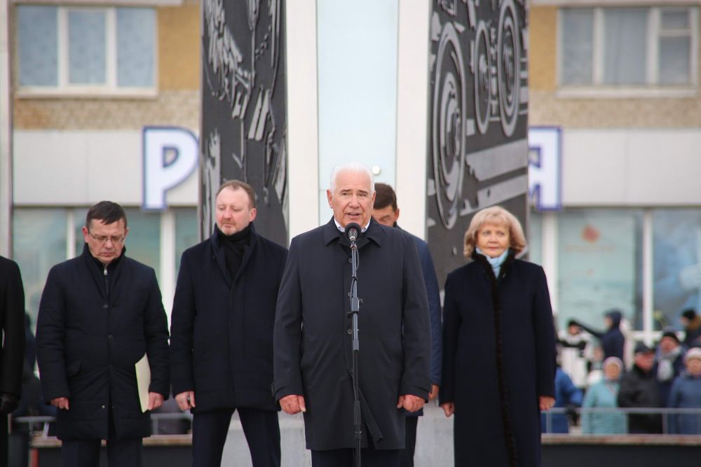 В&nbsp;Каменске-Уральском состоялось открытие стелы «Город трудовой доблести». Видеорепортаж портала «Виртуальный Каменск»