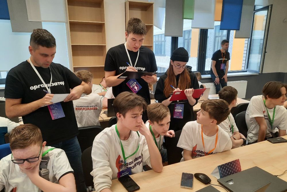 Каменские программисты заняли второе место в хакатоне Edugames Ural 2023
