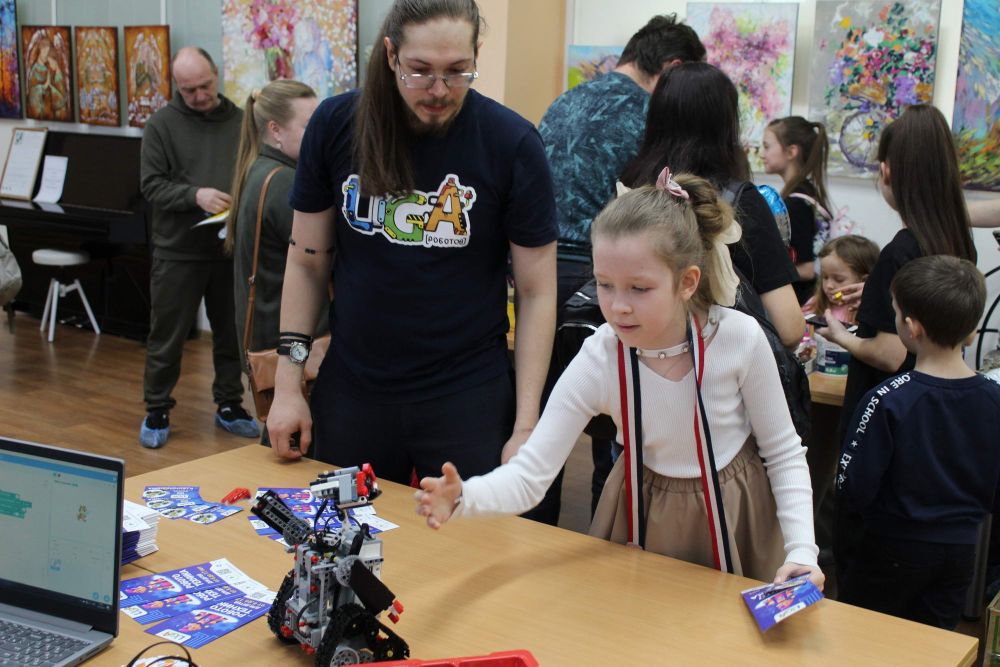В Каменске-Уральском прошел фестиваль технического творчества «РОБОФЕСТ-2024»