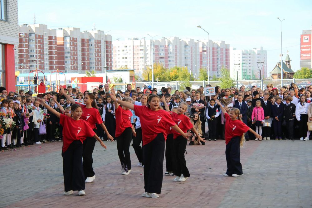 Торжественные линейки в&nbsp;честь начала учебного года прошли в&nbsp;школах Каменска-Уральского