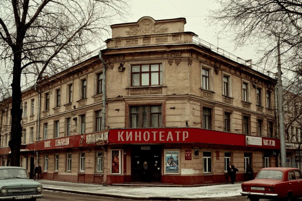 Россияне назвали самые хитовые кино и телепередачи эпохи девяностых
