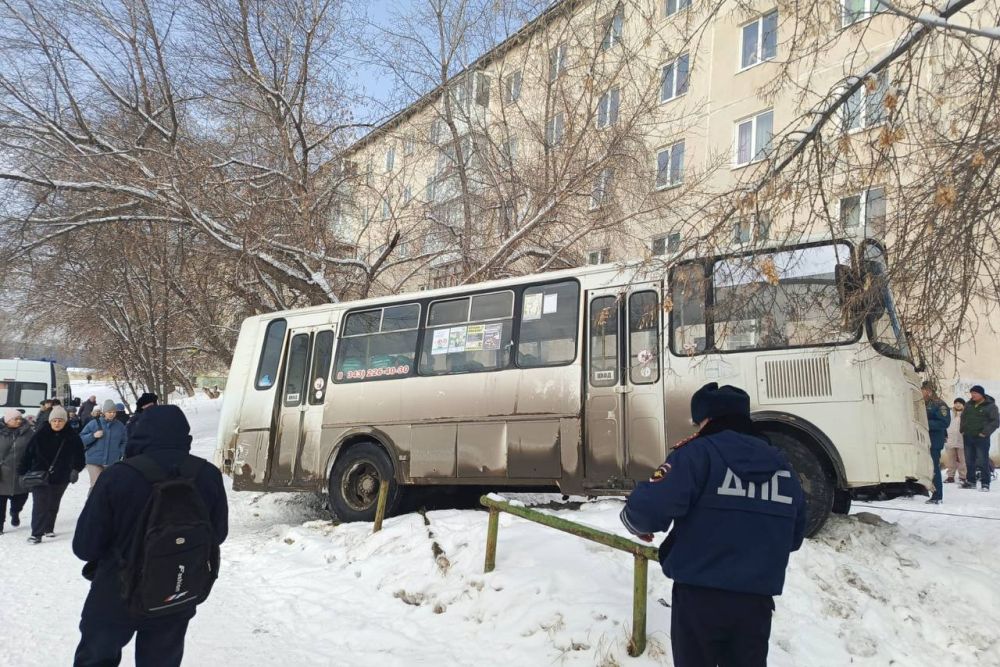 ДТП с пассажирским автобусом со смертельным исходом произошло в Каменске-Уральском