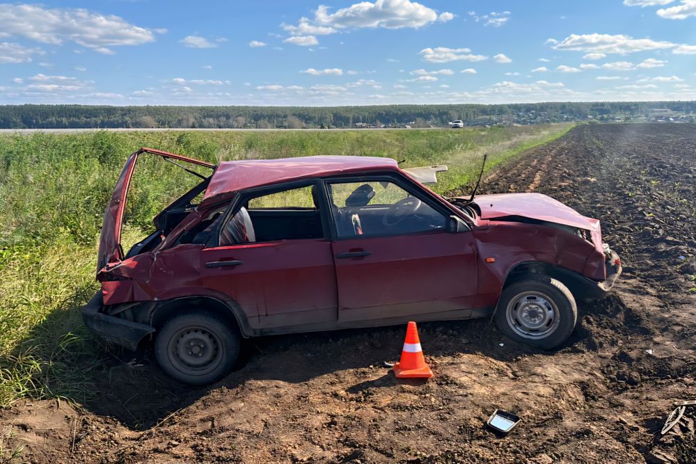 Водитель без прав стал виновником аварии, в которой травмированы три человека