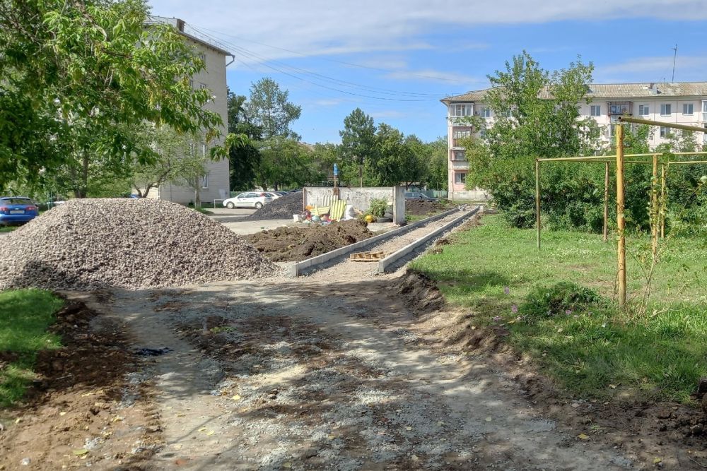 К школе №21 в Каменске-Уральском и детскому саду №72 благоустраивают проезд