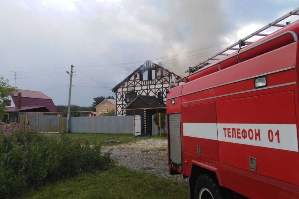 В селе Щербакова Каменского района сгорел жилой дом
