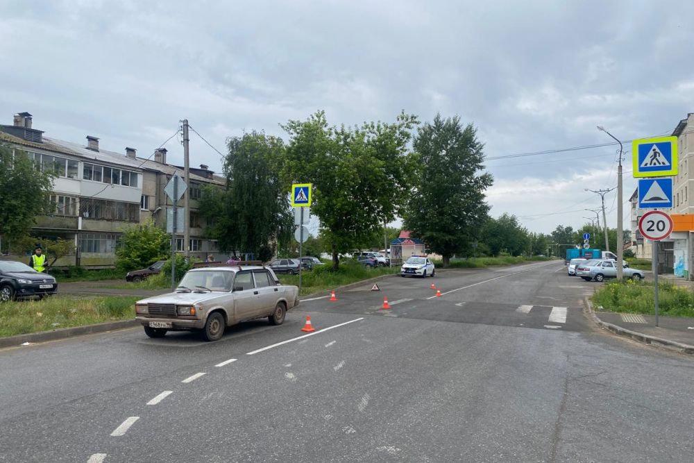 После ДТП на пешеходном переходе женщина находится в больнице