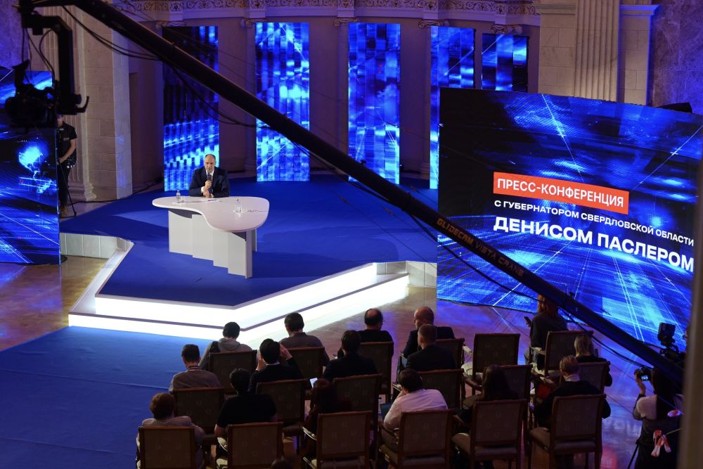 Свердловчане прислали более 7 тысяч вопросов на прямую линию губернатора Дениса Паслера
