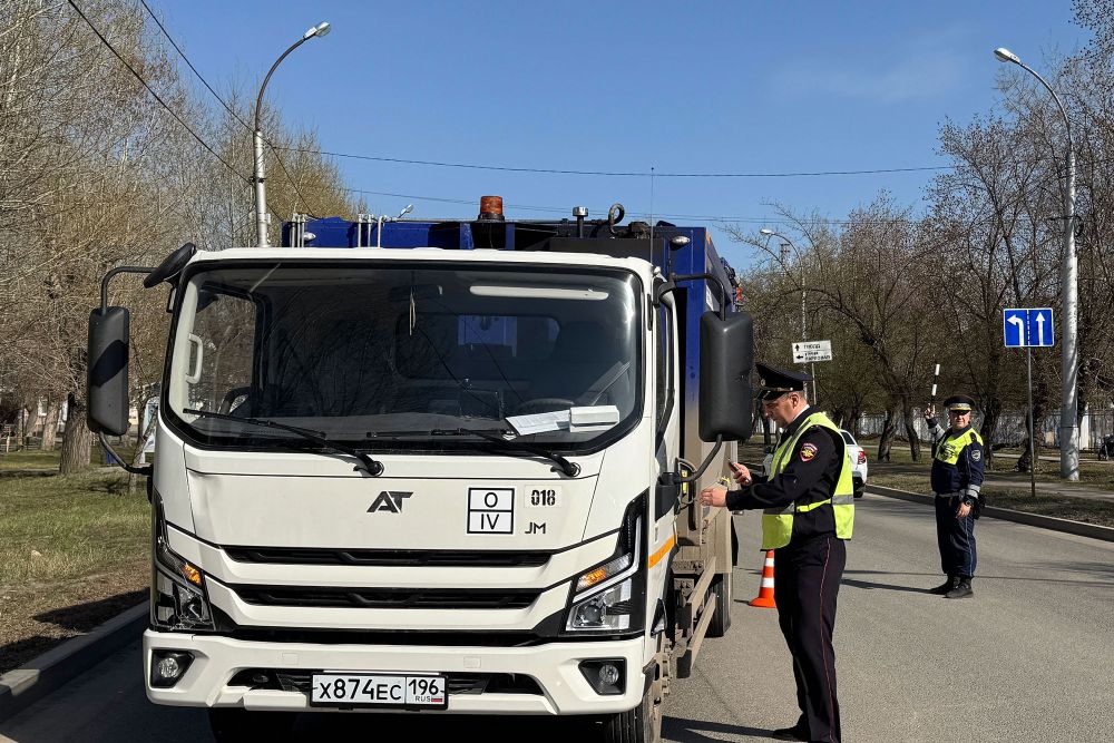 Ребенок находится в реанимации после ДТП по улице Ленина с участием мусоровоза