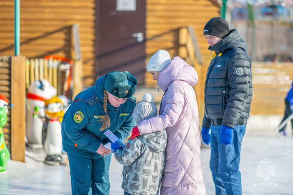 Пожарные и спасатели провели масштабное профилактическое мероприятие для жителей Каменска-Уральского
