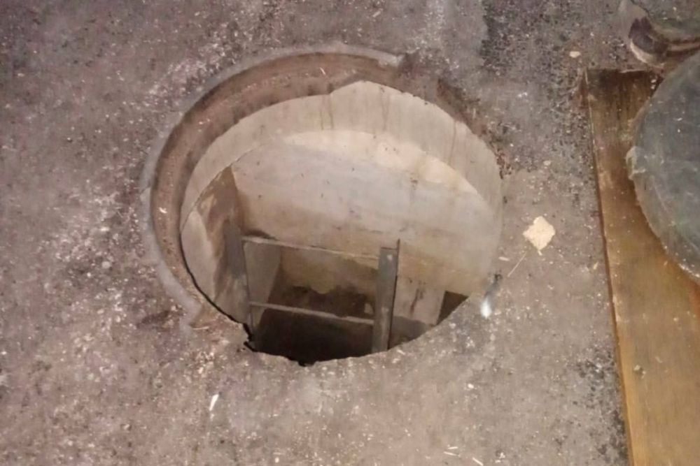 Двухлетний ребёнок в Каменске-Уральском получил травмы упав в открытый люк коллектора