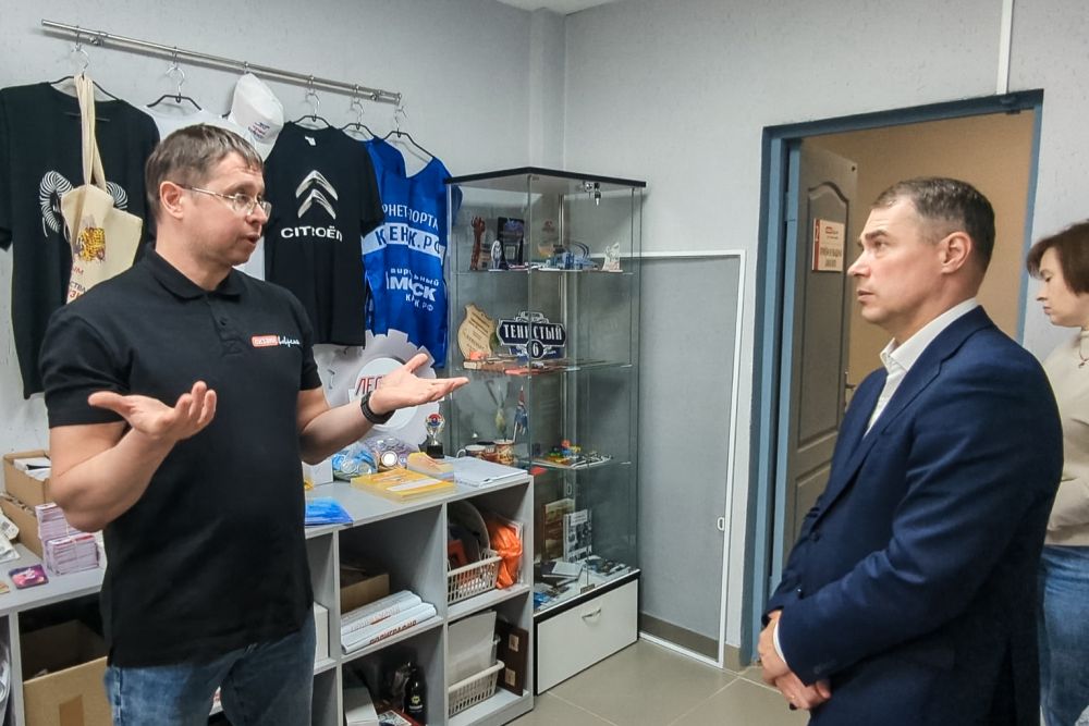 Интернет сайты, полиграфия и сувенирная продукция для горожан и бизнеса Каменска-Уральского. «Дизайн вовремя» в 2025 году исполнилось двадцать лет