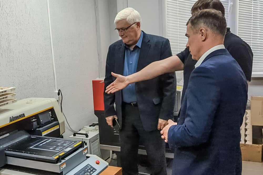 Интернет сайты, полиграфия и сувенирная продукция для горожан и бизнеса Каменска-Уральского. «Дизайн вовремя» в 2025 году исполнилось двадцать лет