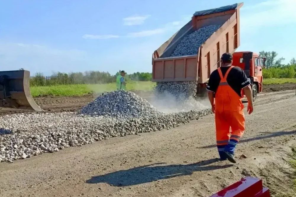 Стартовал ремонт дороги от деревни Кремлевка до Каменска-Уральского