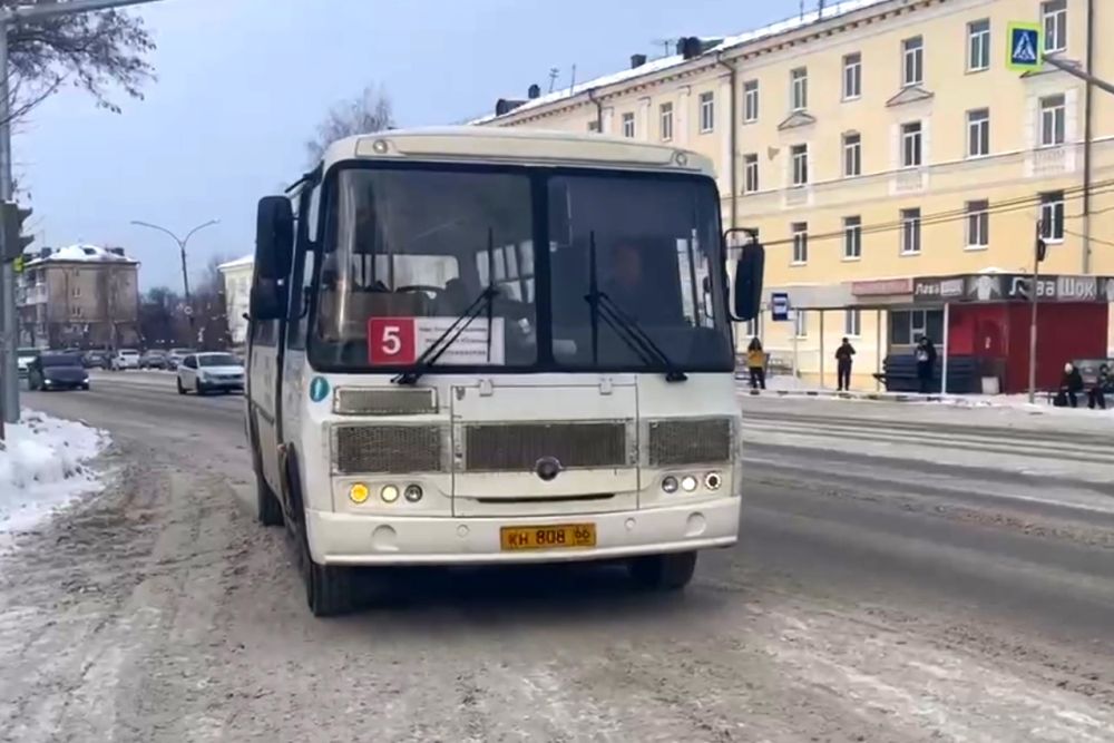 Автобус №5 теперь встречает пассажиров последней электрички из Екатеринбурга на станции «Соцгород»