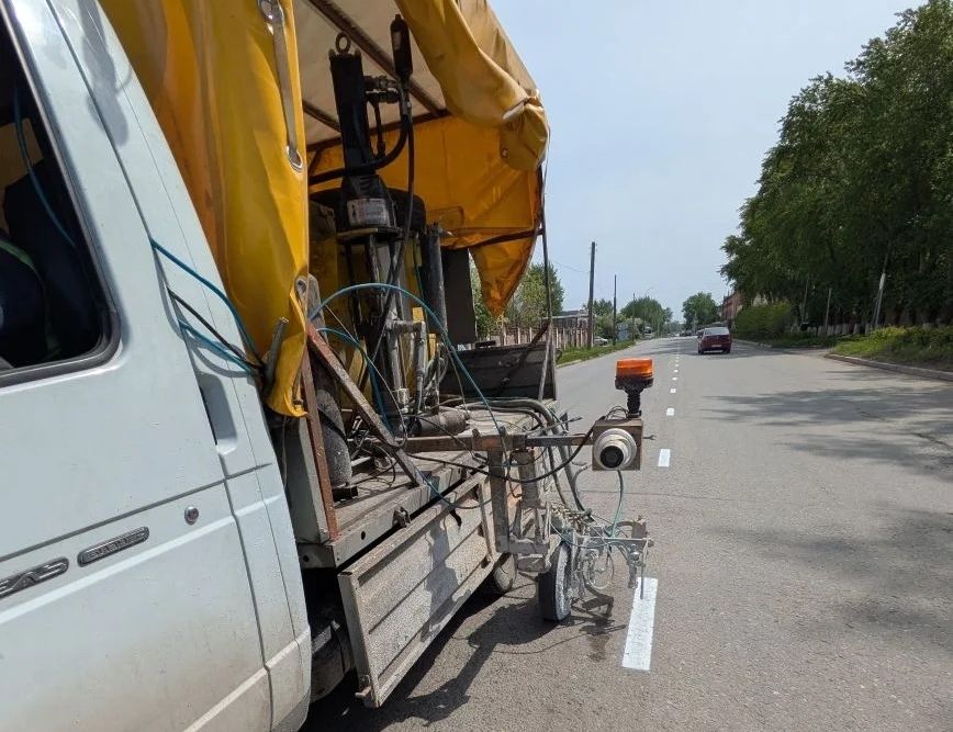  В Каменске-Уральском приступили к работе по нанесению дорожной разметки 