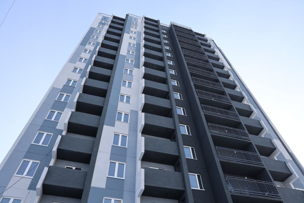 В Каменске-Уральском 128 детей-сирот получили жилье в новой шестнадцатиэтажке 