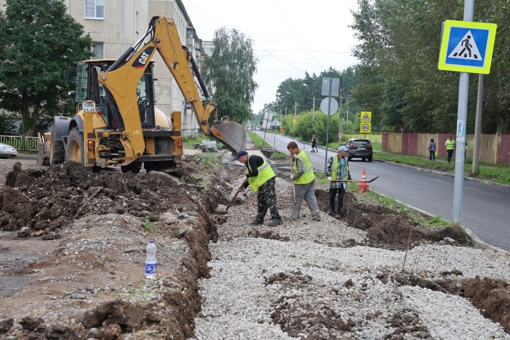  В Каменске-Уральском продолжается ремонт дорог и тротуаров 