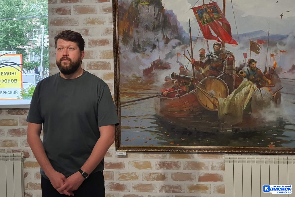 Художник Андрей Прохоров провел авторскую экскурсию по своим работам в Каменске-Уральском