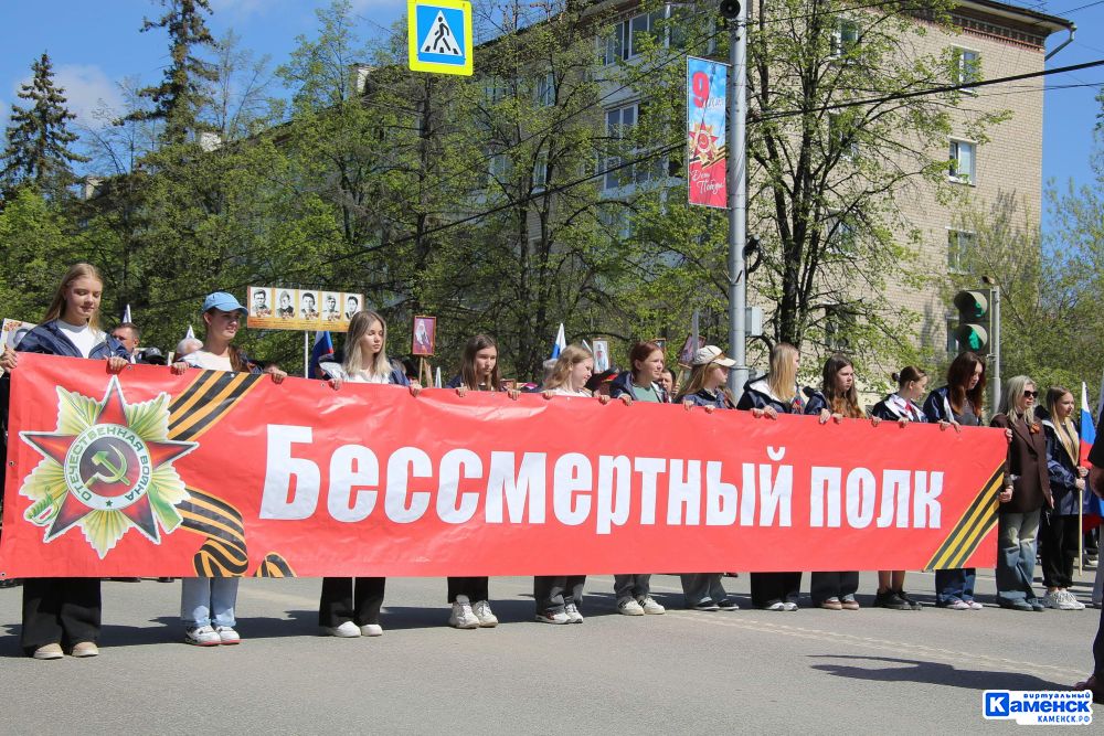 https://k-ur.info/novosti/sobytiya/20684-den-pobedy-v-kamenske-ural-skom-vstretili-vozlozheniem-tsvetov-u-monumentov-bessmetrnym-polkom-i-paradom-naslednikov-pobedy