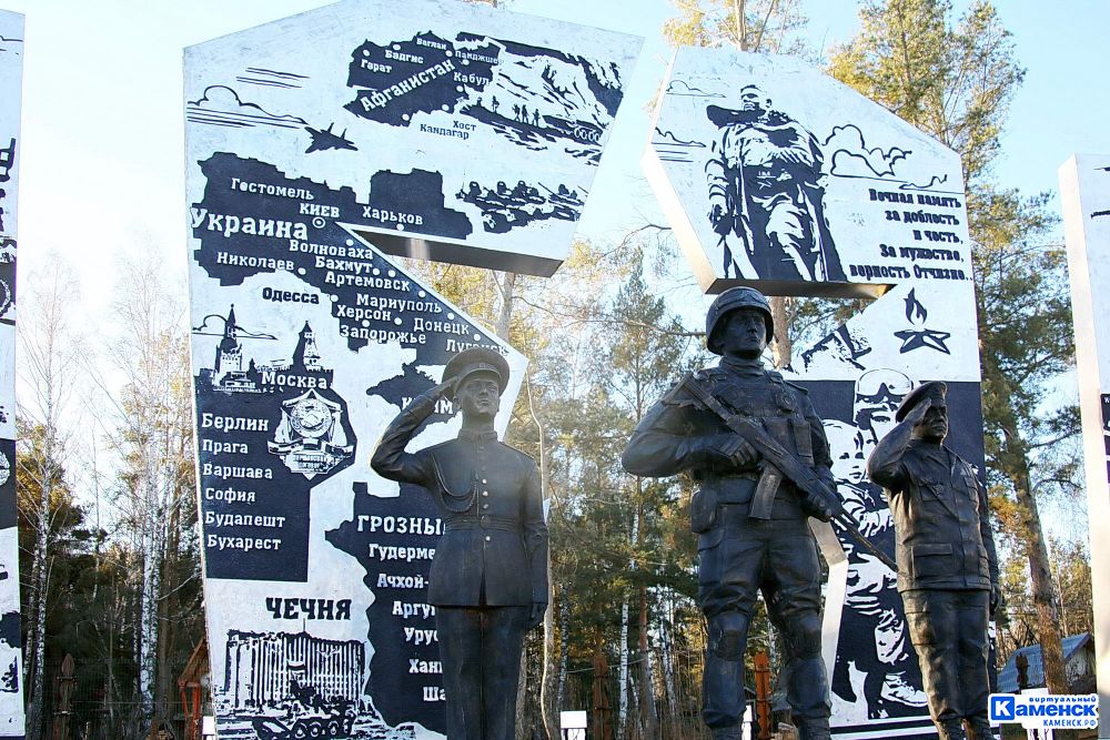 В Каменске-Уральском состоялось торжественное открытие обновленной Аллеи Славы