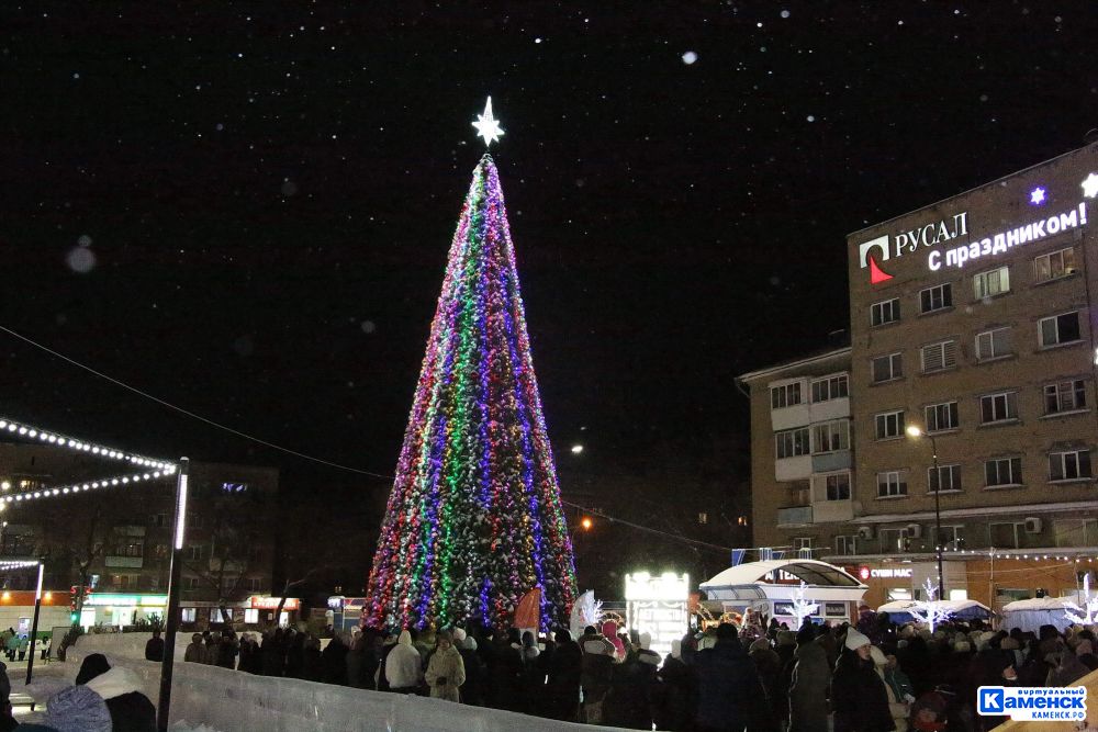 Традиционные новогодние городки открылись в&nbsp;Каменске-Уральском. Фоторепортаж Виртуального Каменска