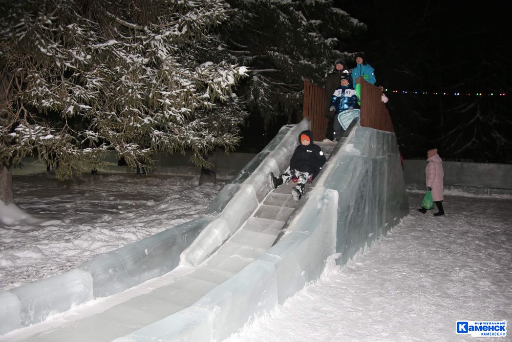 Традиционные новогодние городки открылись в&nbsp;Каменске-Уральском. Фоторепортаж Виртуального Каменска
