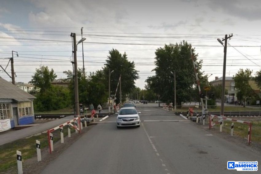 Сегодня и до конца ноября полностью закрыто движение автотранспорта по железнодорожному переезду 95 км