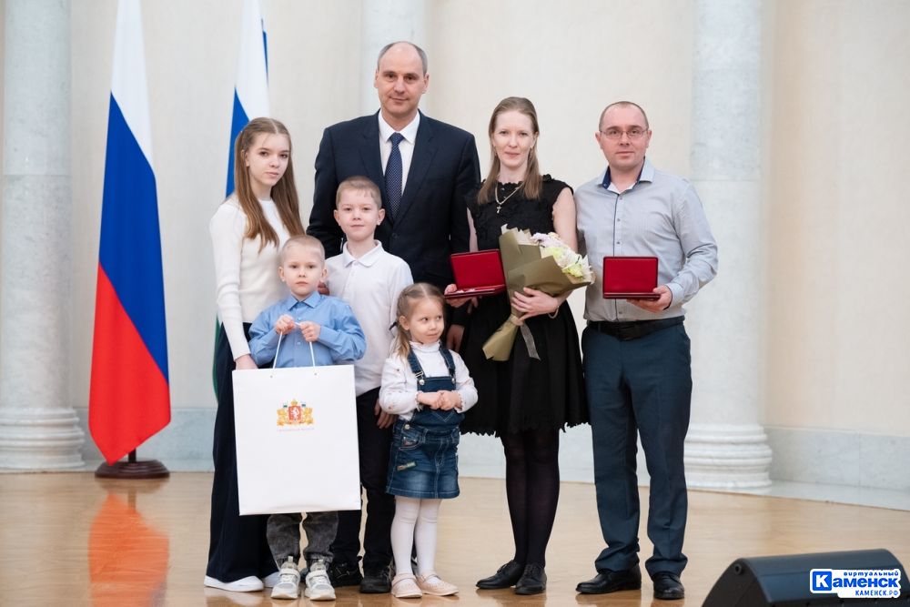Семья Натальи и Сергея Мальцевых из Каменска-Уральского удостоена медали ордена «Родительская слава»