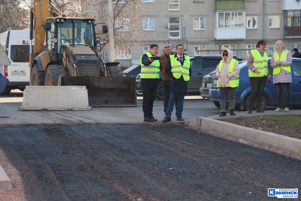 В Каменске-Уральском завершаются ремонты городских дорог и тротуаров