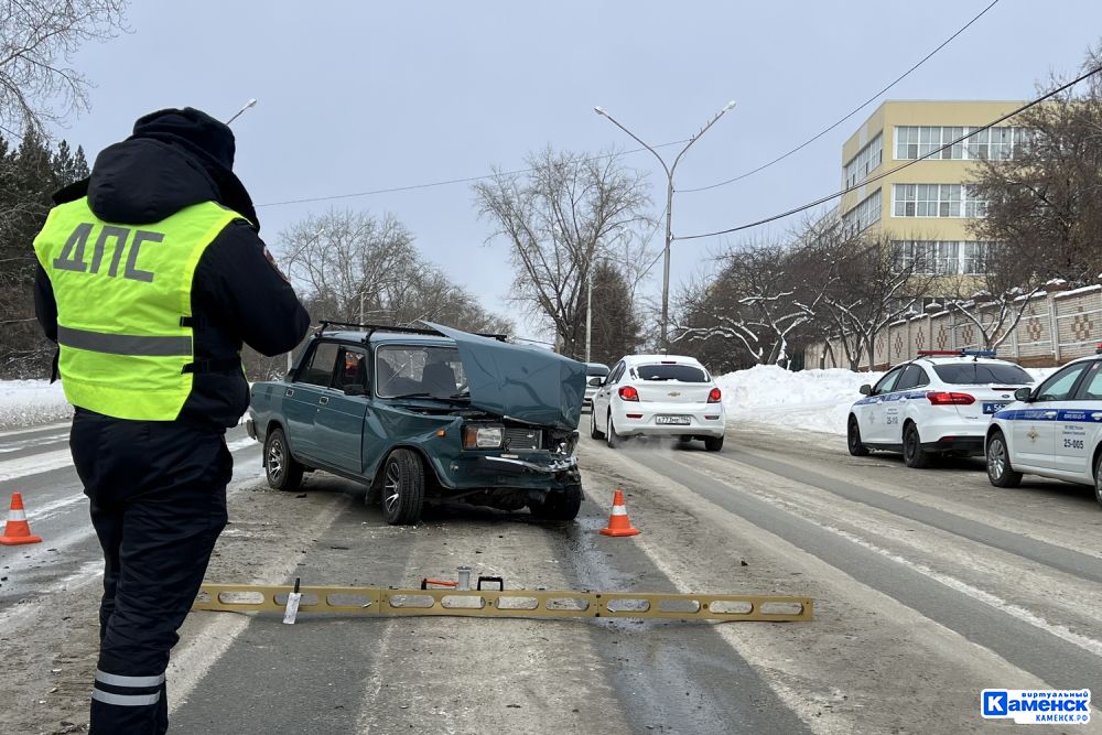 Установлены обстоятельства ДТП в Каменске-Уральском в результате которого пострадали два человека