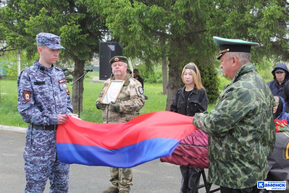 В Каменске-Уральском простились с Василием Комаровым