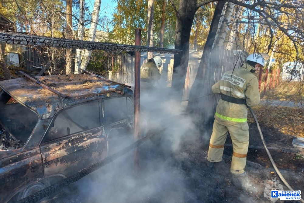 В Старом Каменске по улице Революционная горел жилой дом