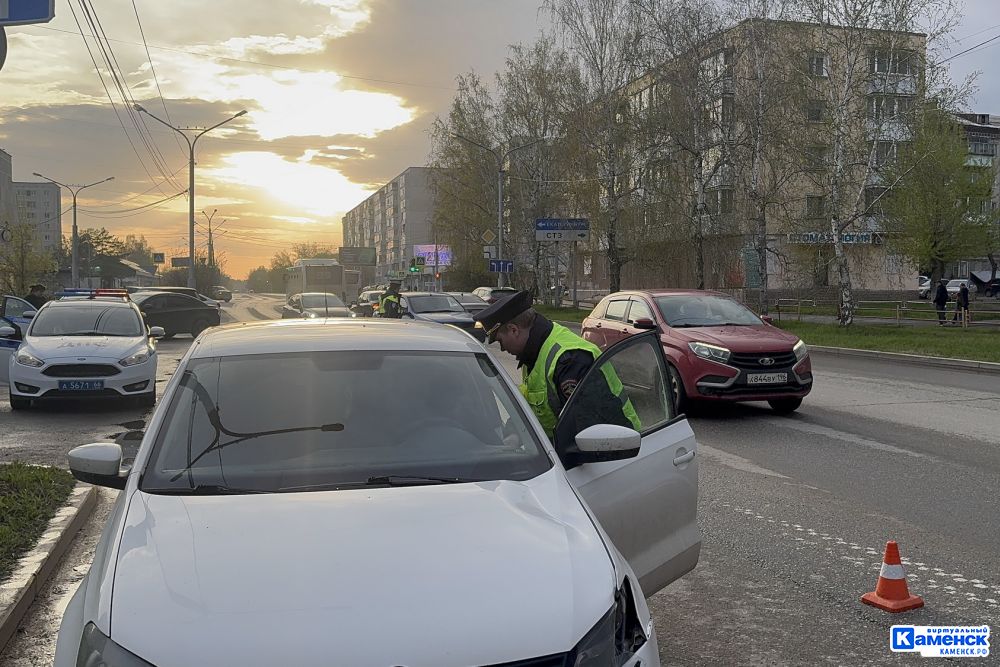 Ребенок с тяжелыми травмами находится в больнице после ДТП на проспекте Победы
