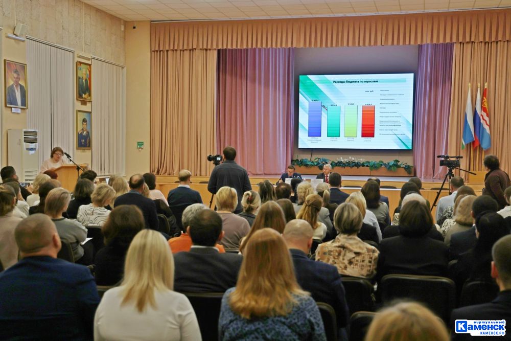 В Каменске-Уральском обсудили проект бюджета на 2026 год. Доходов и расходов будет меньше