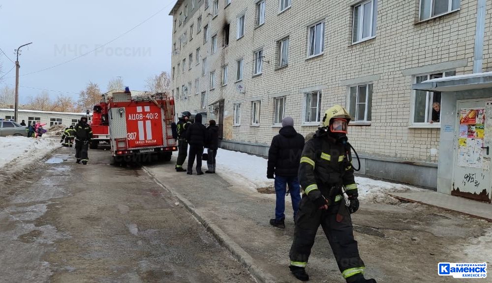 Пожар на бульваре Парижской Коммуны. Спасены трое детей