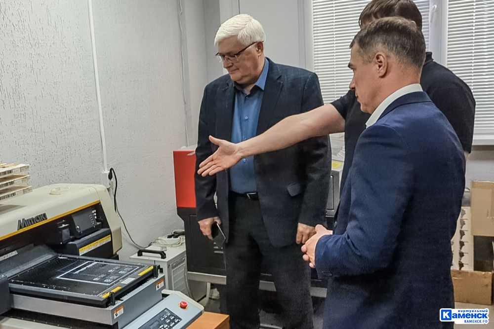 Интернет сайты, полиграфия и сувенирная продукция для горожан и бизнеса Каменска-Уральского. «Дизайн вовремя» в 2025 году исполнилось двадцать лет