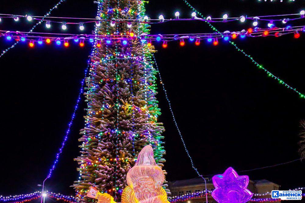 Синарский трубный завод по традиции приглашает каменцев и гостей города посетить новогодний ледовый городок в парке культуры и отдыха СинТЗ.