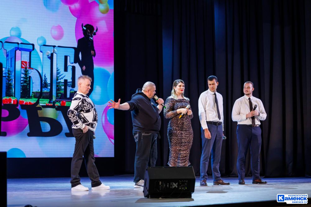 Синарские трубники провели заводской фестиваль КВН под названием «Стальные династии. Юмор по наследству!»