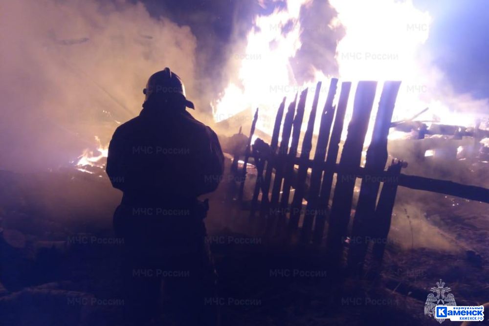 В субботу вечером в Каменске-Уральском горел частный дом. Есть погибшие