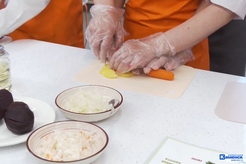 Олимпийский чемпион Антон Шипулин - за вкусную и здоровую пищу для каменской ребятни!