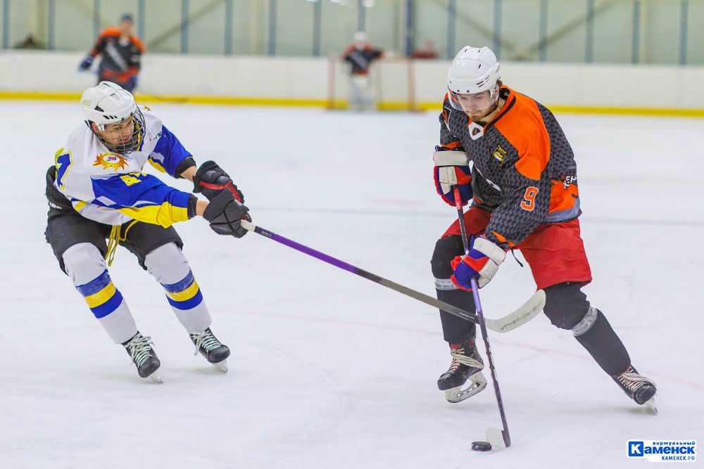 Хоккейная «Синара» лидирует в областном первенстве 