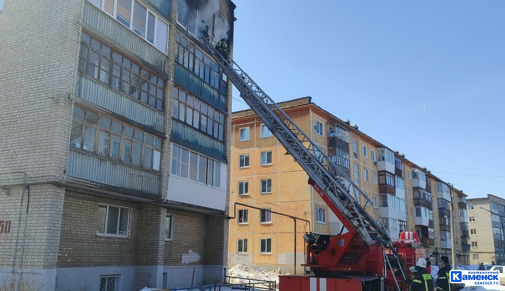 По улице Каменской сгорел балкон в пятиэтажном здании