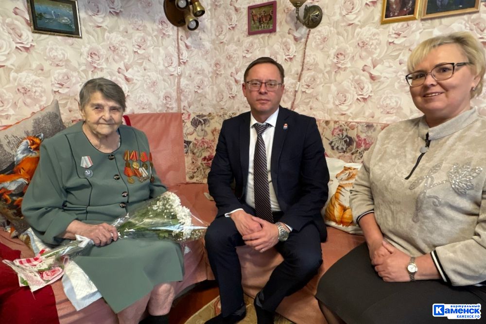 Глава города поздравил Марию Барышникову и Валентину Поздееву со 100-летним юбилеем