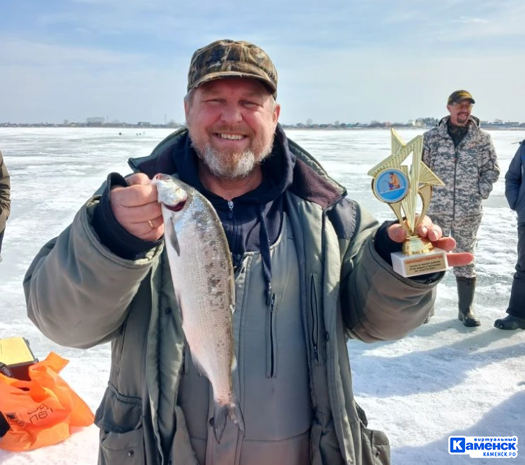 Синарские трубники с азартом провели подледную рыбалку